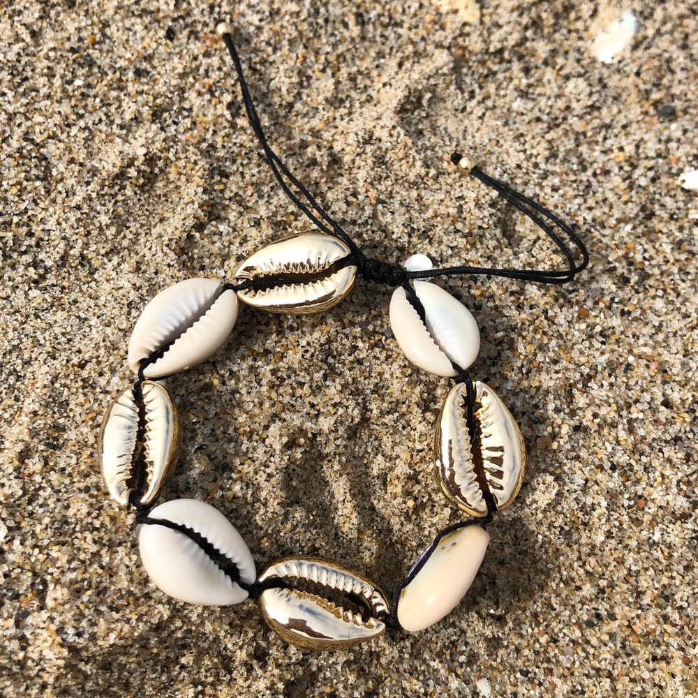 Two Tone shell bracelet 🐚💛 - Picture 3 of 7